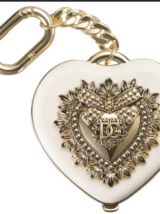 Dolce & Gabbana Other - 🆕💝Dolce & Gabbana - Cream Heart Compact Mirror with Gold Emblem and keychain